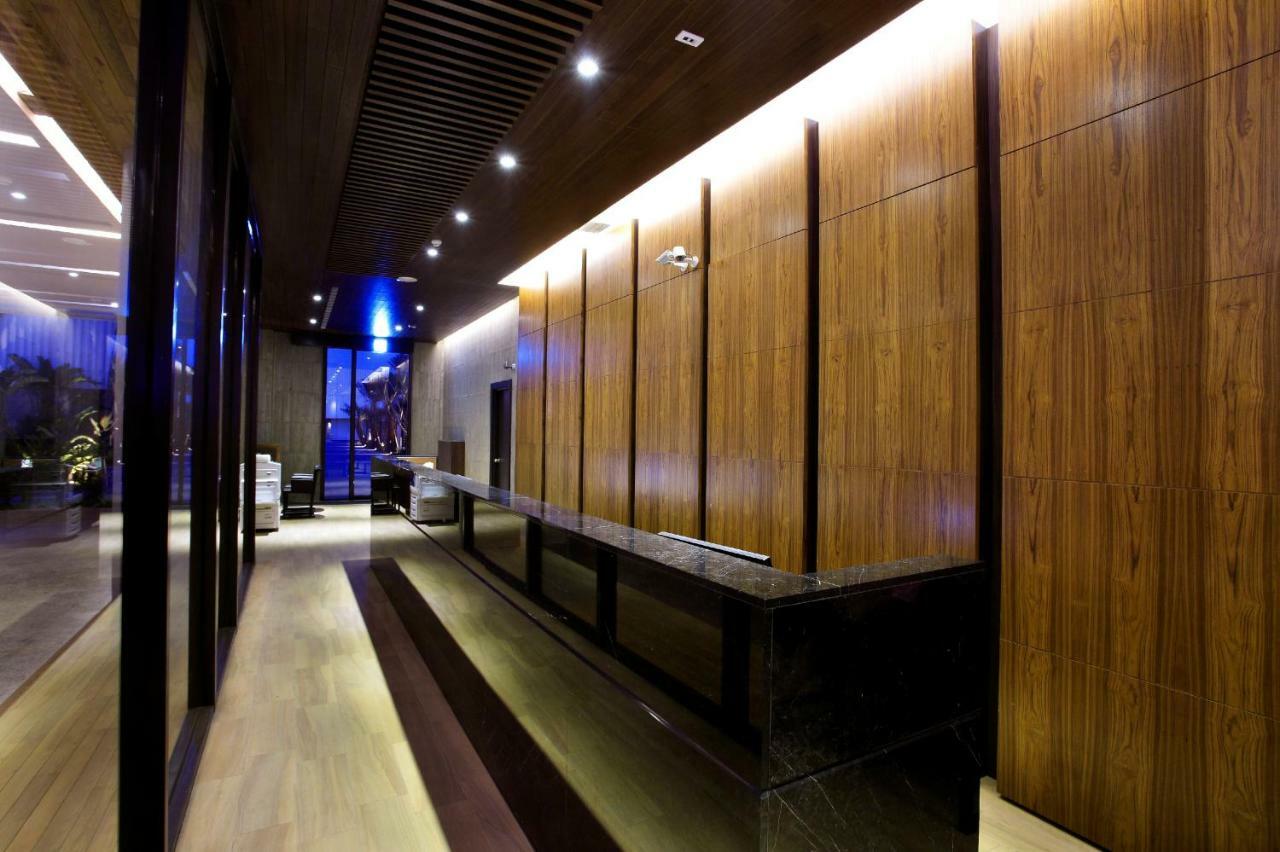 H Villa Inn Tainan Buitenkant foto